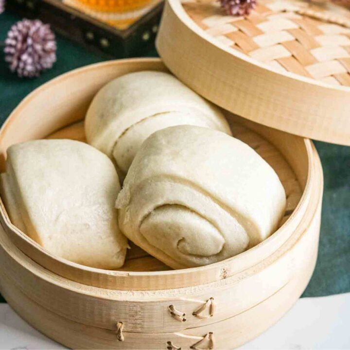 bamboo steamer of mantou